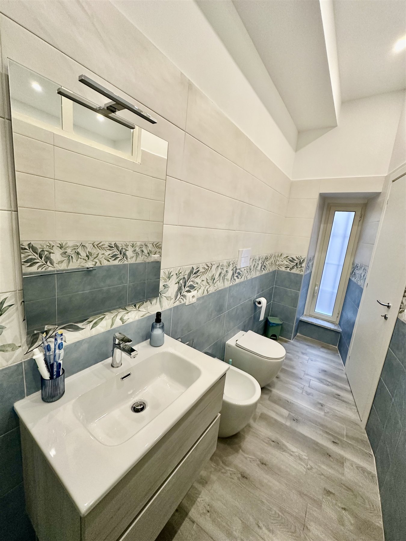 Bagno privato nei toni del verde