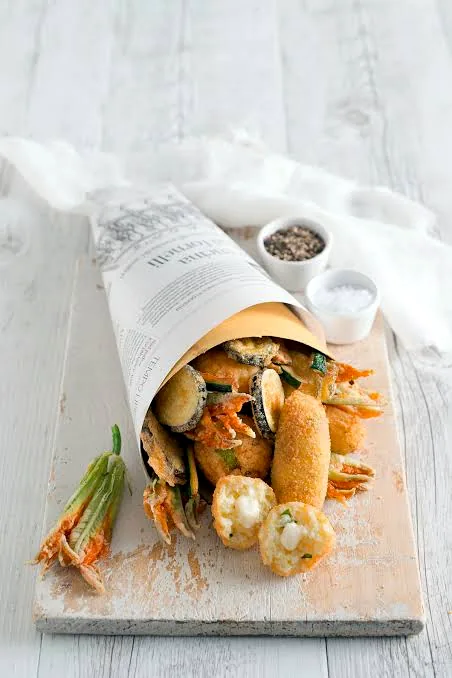 Cuoppo di fritture napoletane da passeggio
